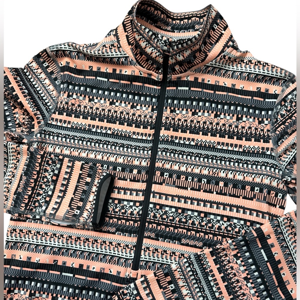 Nike Pro Dri Fit Women’s Long‎ Sleeve Size Medium 1/2 Zip Abstract/Aztec Print